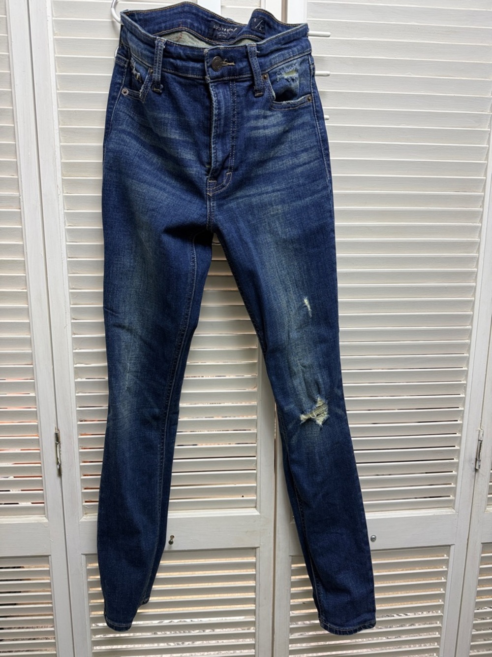 Lucky Brand Dark Blue Skinny Jeans with Distressed Knee